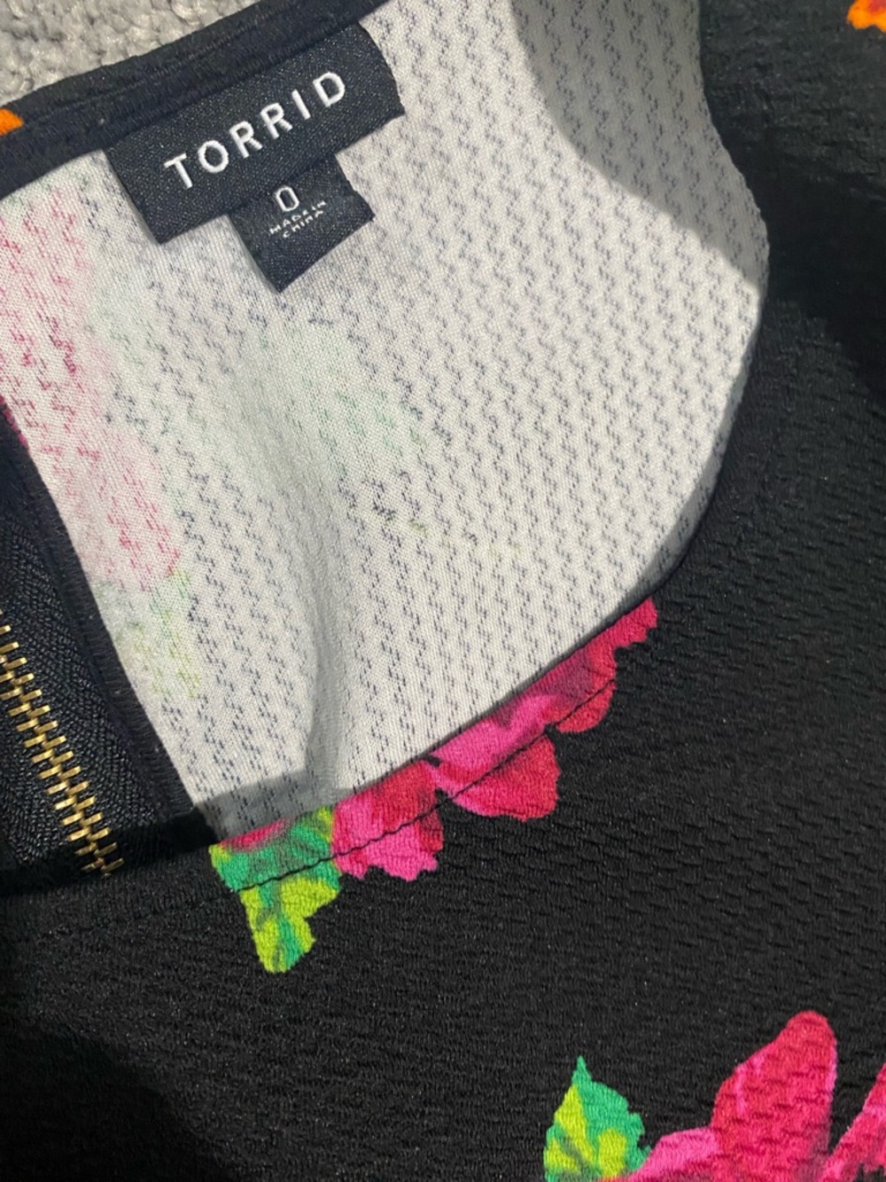 Torrid Size 0 Black Top with Hot Pink Roses and Bright Green Leaves - Picture 3 of 3